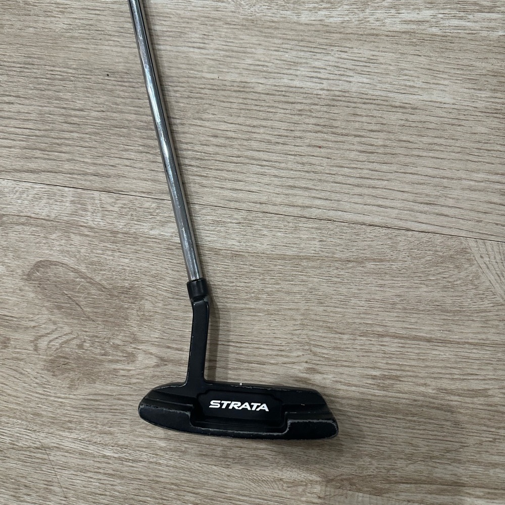 Strata Black Putter